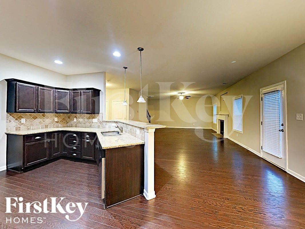 7 Abington Ln - Photo 5 of 17