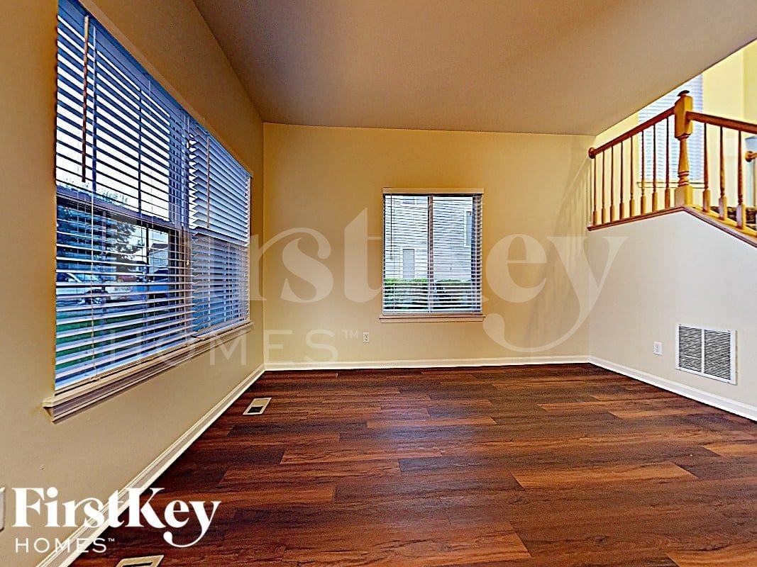 674 Edward Dr - Photo 2 of 15