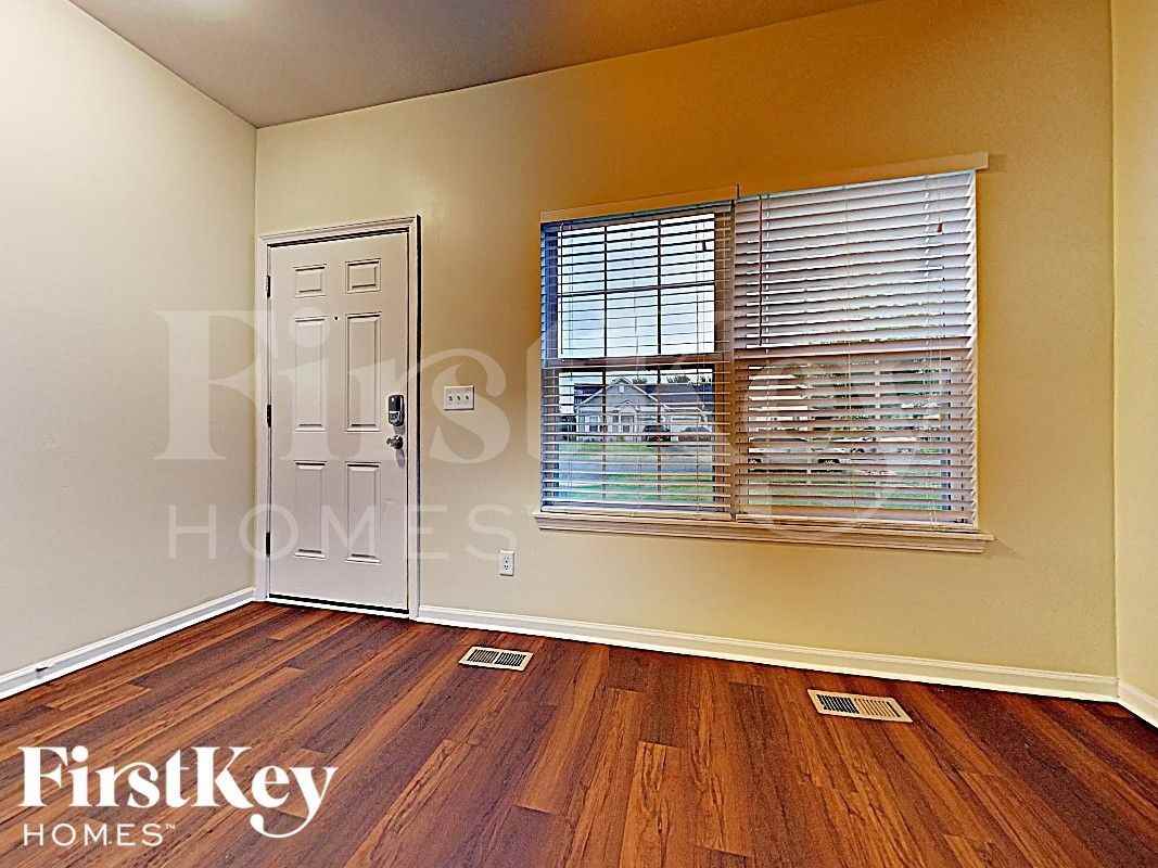 674 Edward Dr - Photo 3 of 15