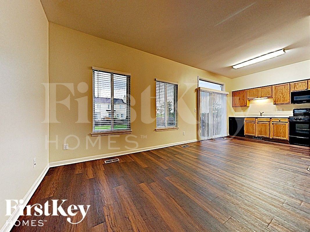 674 Edward Dr - Photo 5 of 15