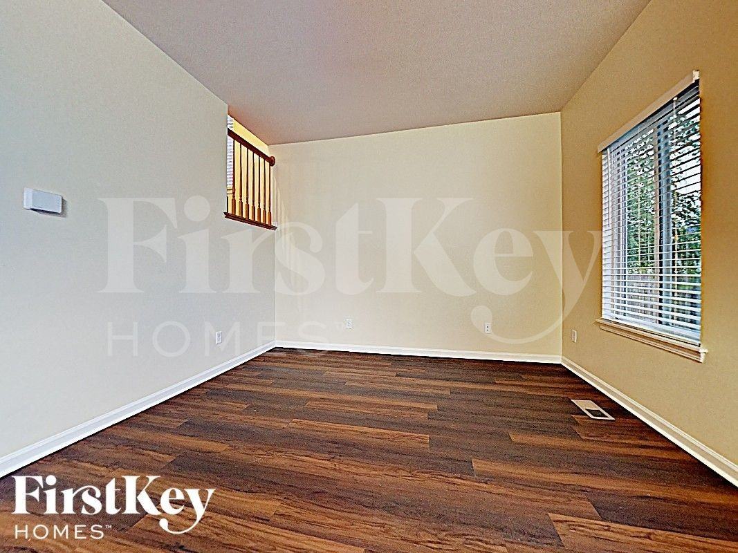 674 Edward Dr - Photo 6 of 15