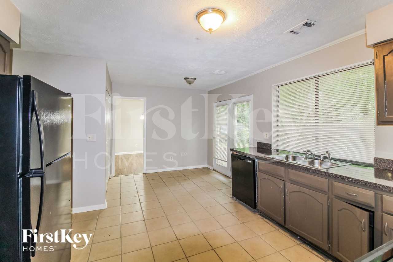 6719 Timbers East Dr - Photo 7 of 16