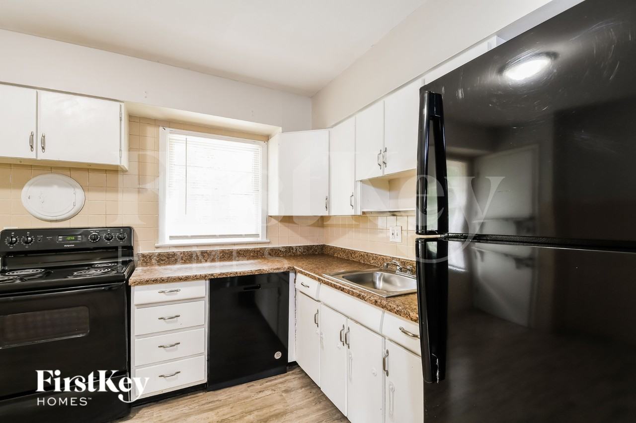 665 Mark Twain Dr - Photo 5 of 16