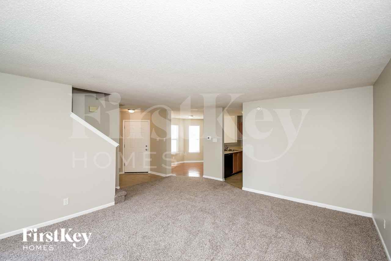 6616 West Kinnerton Drive - Photo 3 of 19