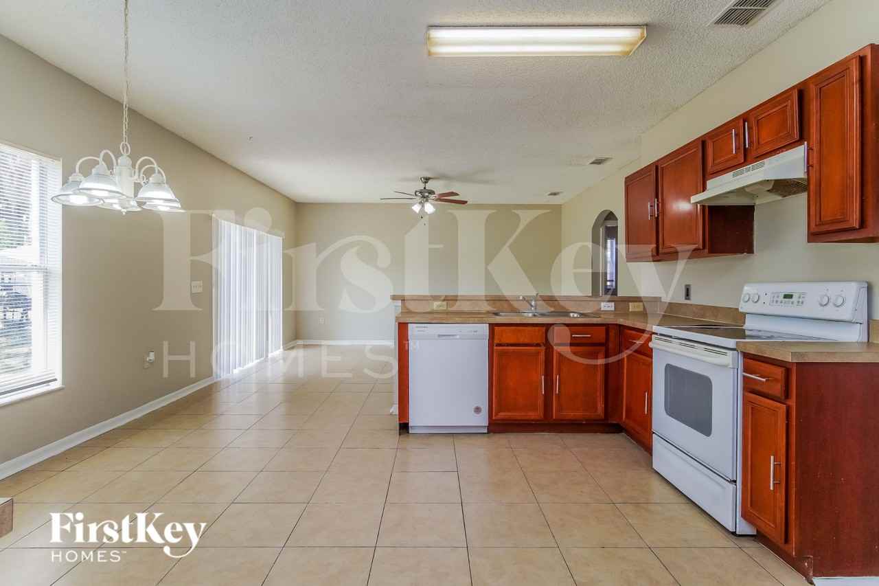 660 Floridian Dr - Photo 6 of 18
