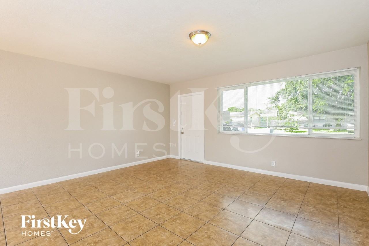 6532 Eaton St - Photo 2 of 15