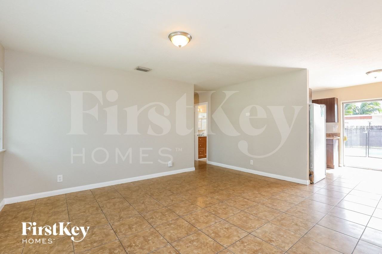 6532 Eaton St - Photo 3 of 15