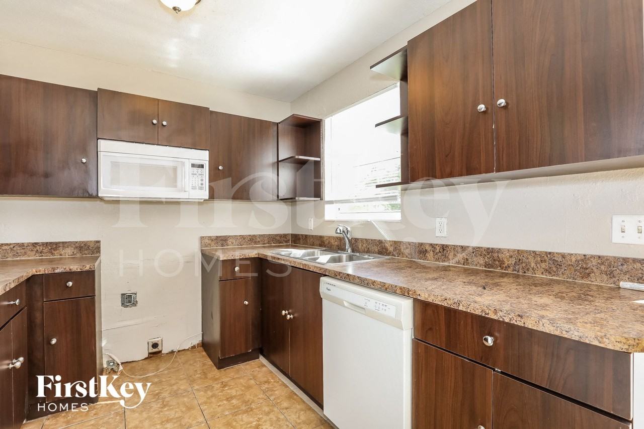 6532 Eaton St - Photo 5 of 15