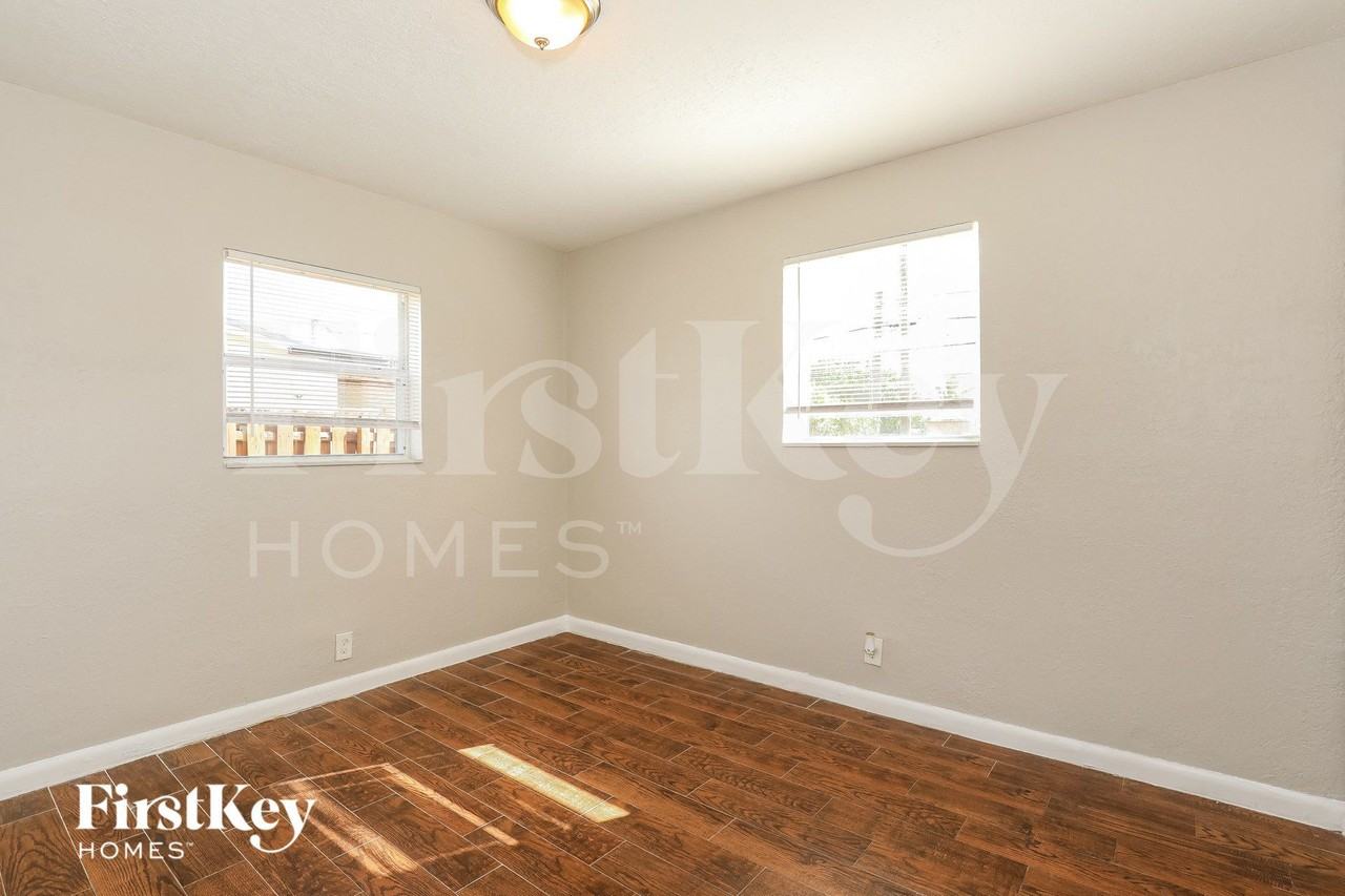 6532 Eaton St - Photo 6 of 15