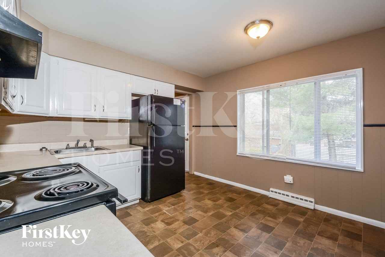 649 Village Square Dr - Photo 6 of 14