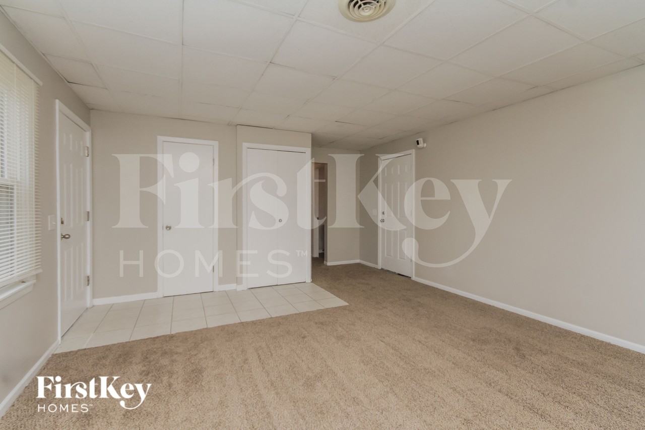 639 N Martha St - Photo 3 of 19