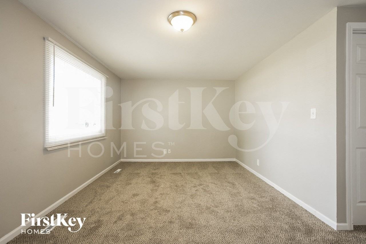 636 Jefferson Ave - Photo 3 of 15