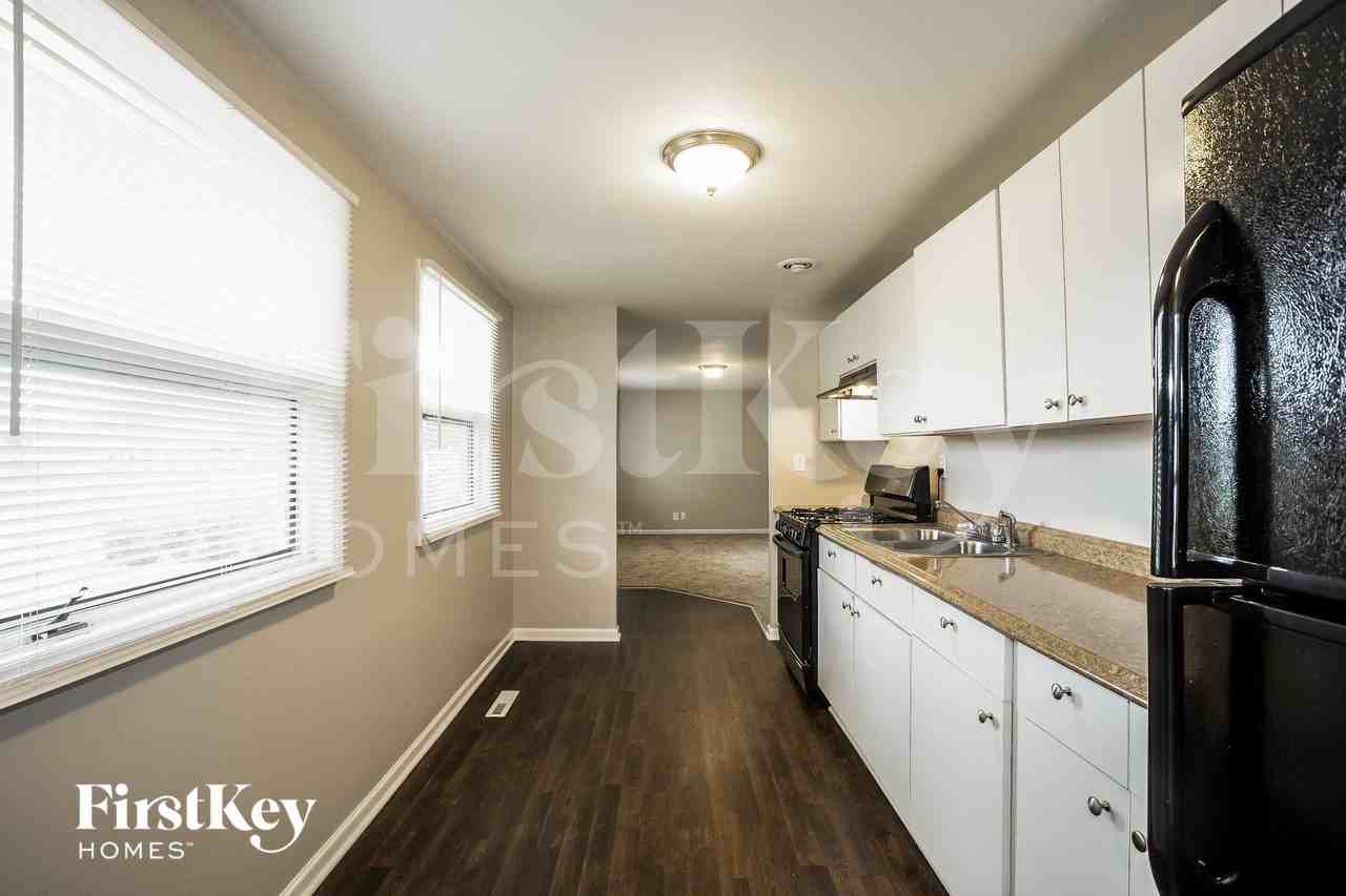 636 Jefferson Ave - Photo 6 of 15