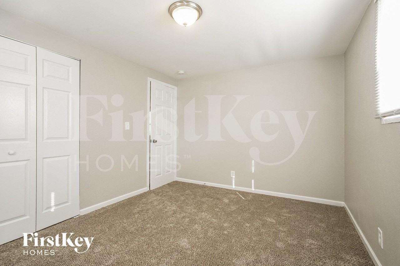 636 Jefferson Ave - Photo 7 of 15