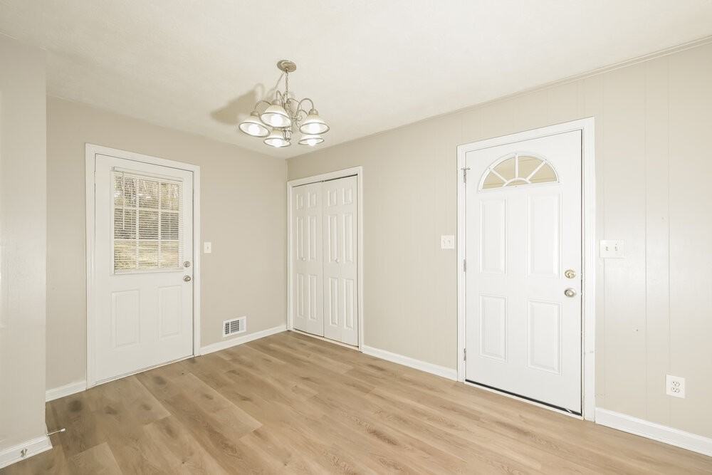 6490 Executive Dr - Photo 5 of 16