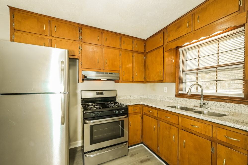 6490 Executive Dr - Photo 6 of 16