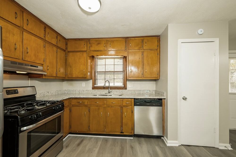 6490 Executive Dr - Photo 7 of 16