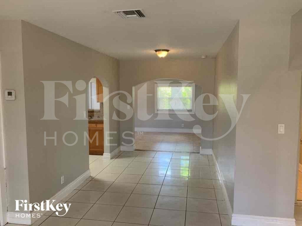 630 Margate Court - Photo 4 of 34