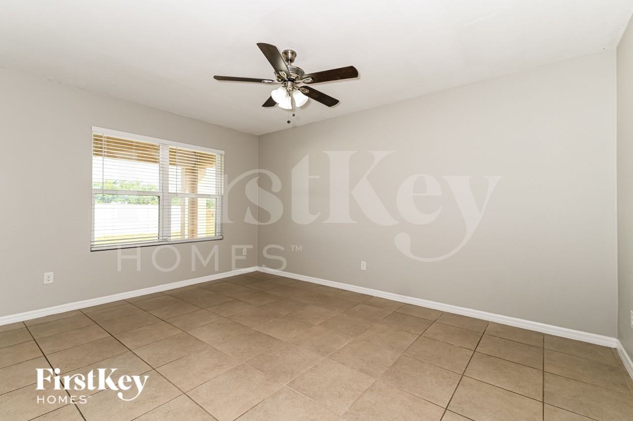 629 Sw 25th Ter - Photo 3 of 19