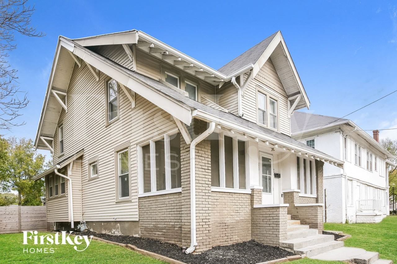 626 East 25th Street - Photo 2 of 15