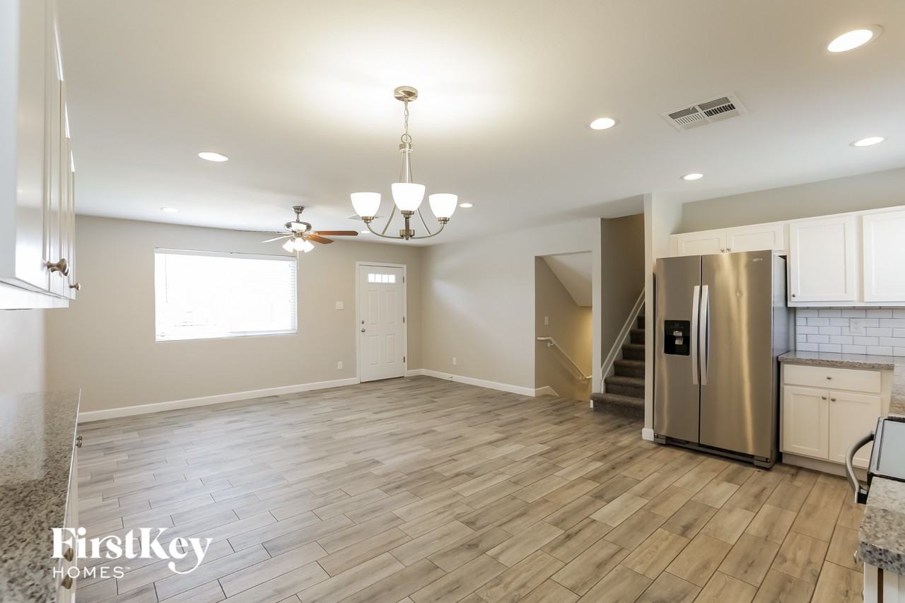 620 East Taylor Street - Photo 4 of 15