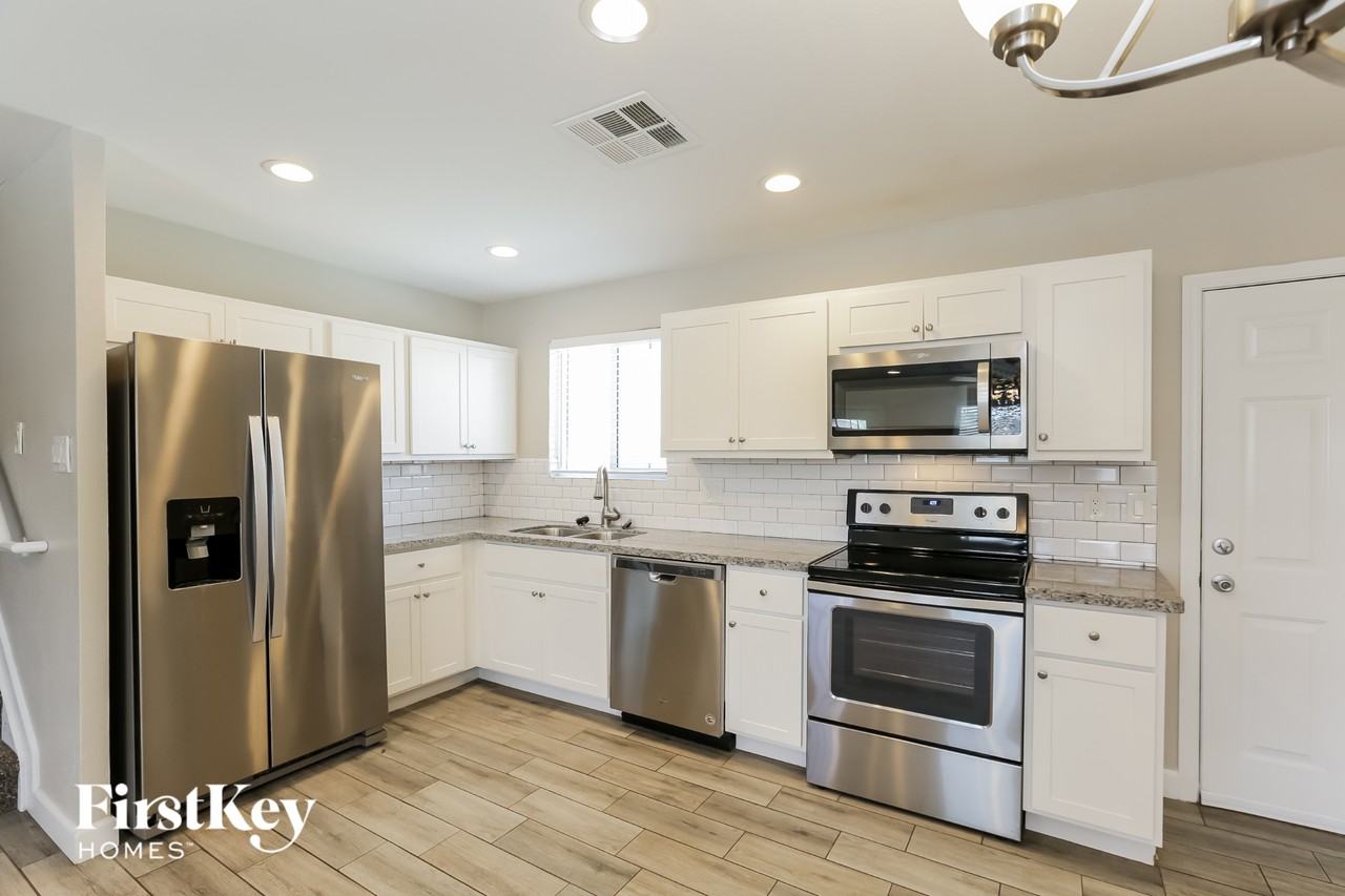 620 East Taylor Street - Photo 5 of 15