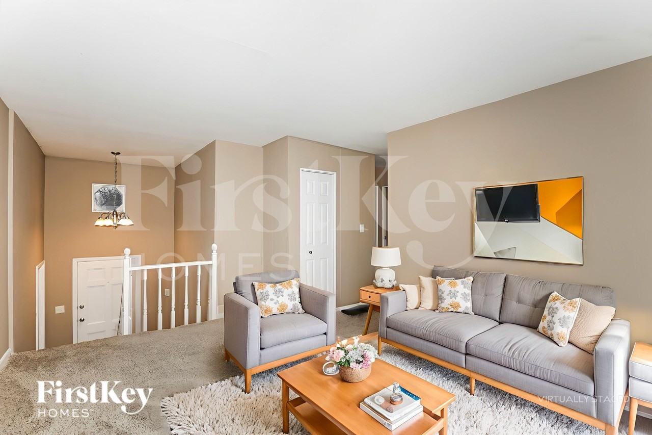 612 S Jefferson St - Photo 3 of 19