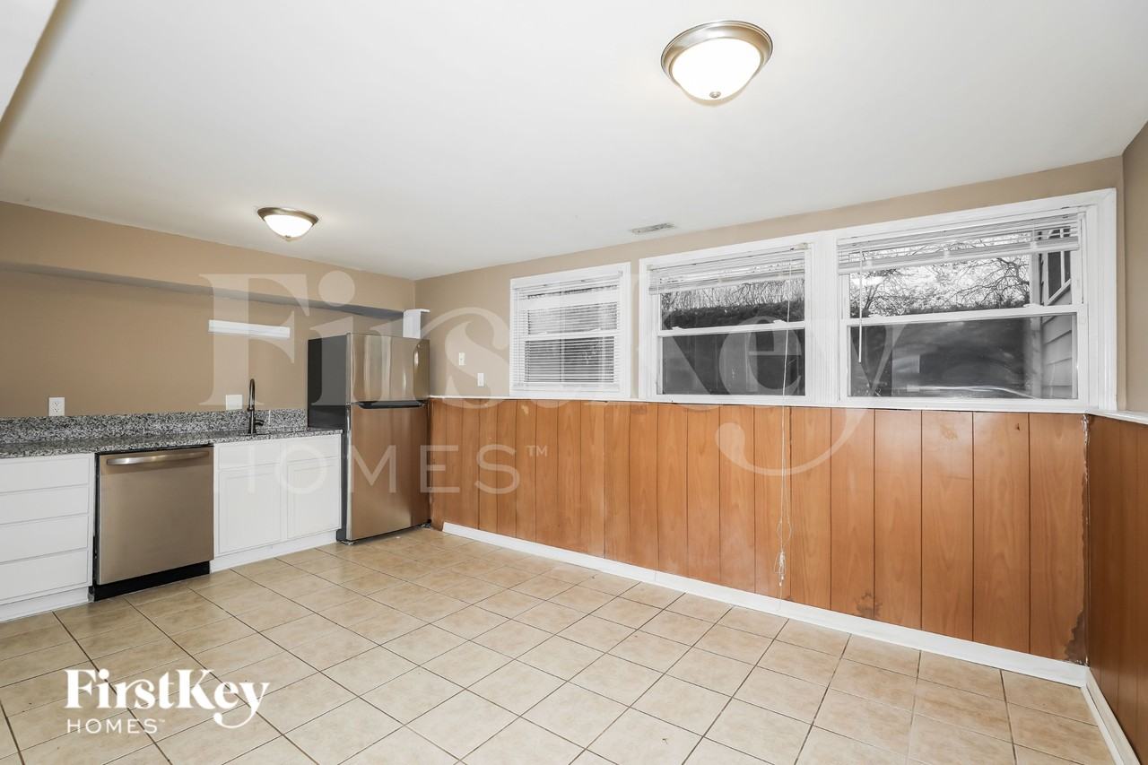 612 S Jefferson St - Photo 5 of 19