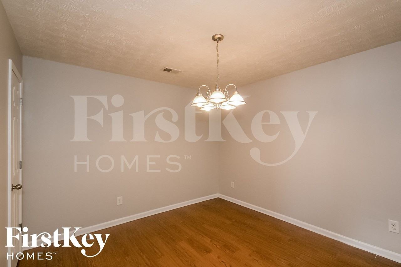 6104 Ruth St Sw - Photo 4 of 15