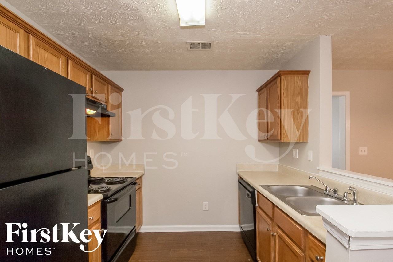 6104 Ruth St Sw - Photo 6 of 15