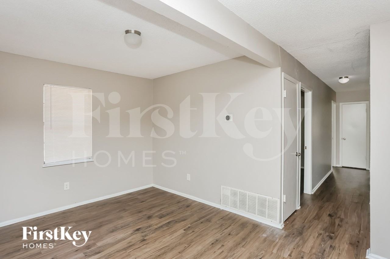 604 Stonewall Dr - Photo 7 of 19