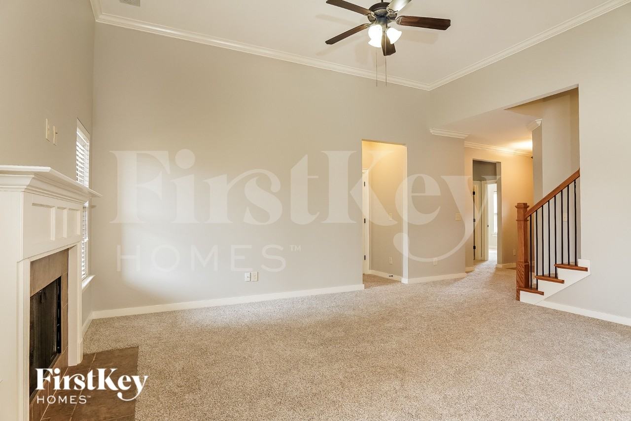 604 Round Road - Photo 3 of 18