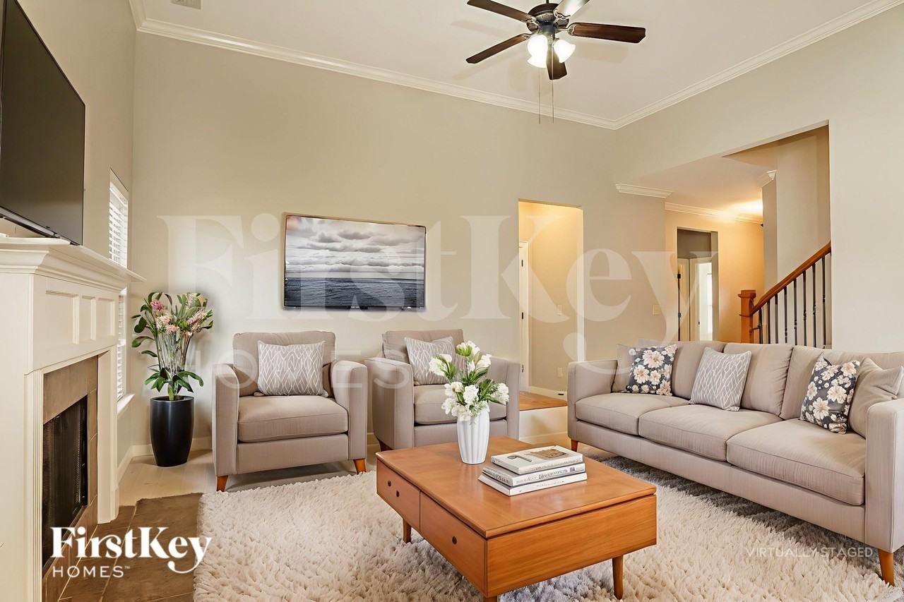 604 Round Road - Photo 4 of 18