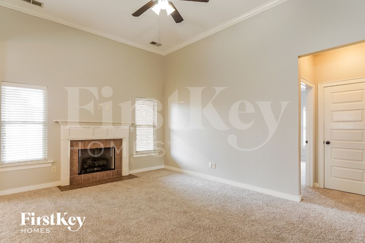 604 Round Road - Photo 5 of 18