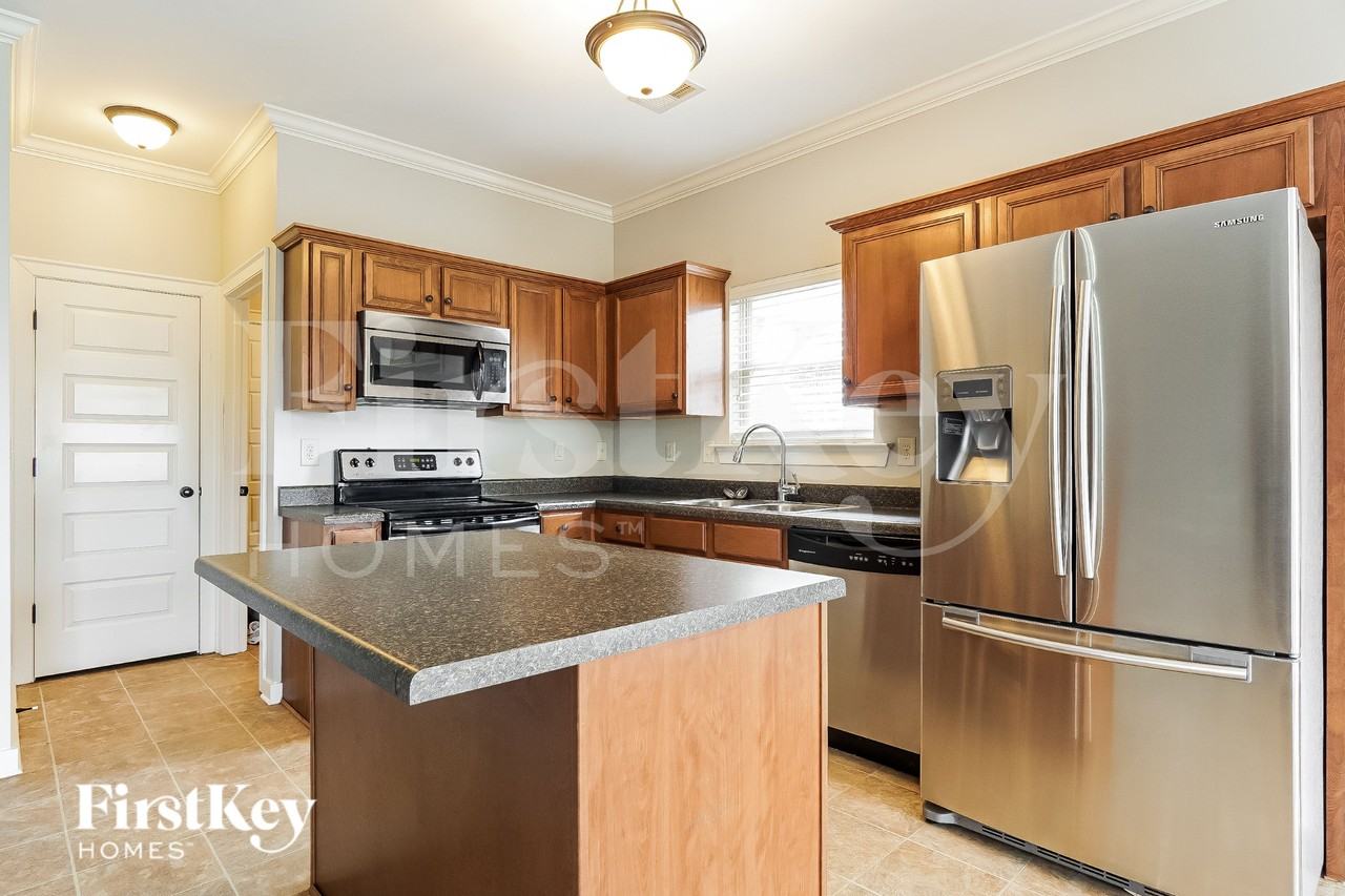 604 Round Road - Photo 6 of 18