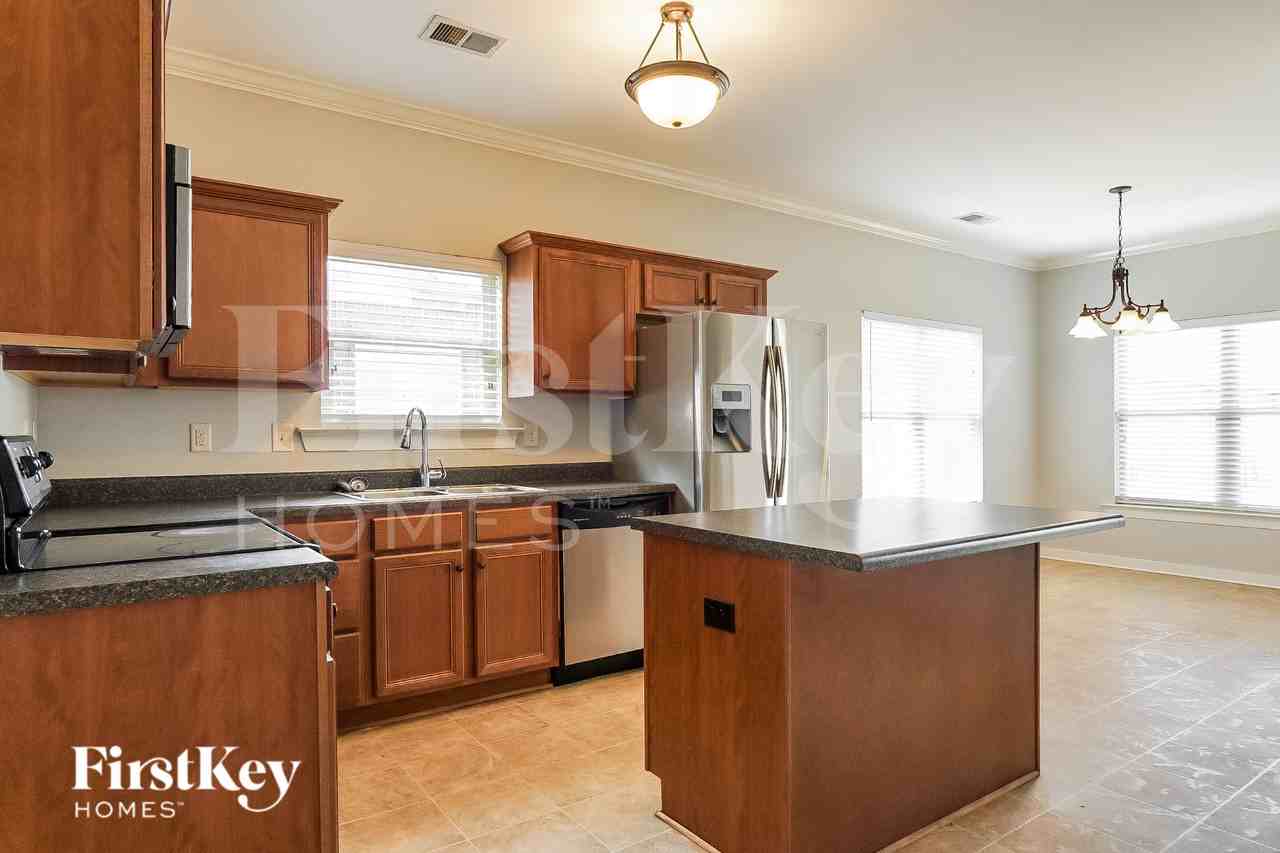 604 Round Road - Photo 7 of 18