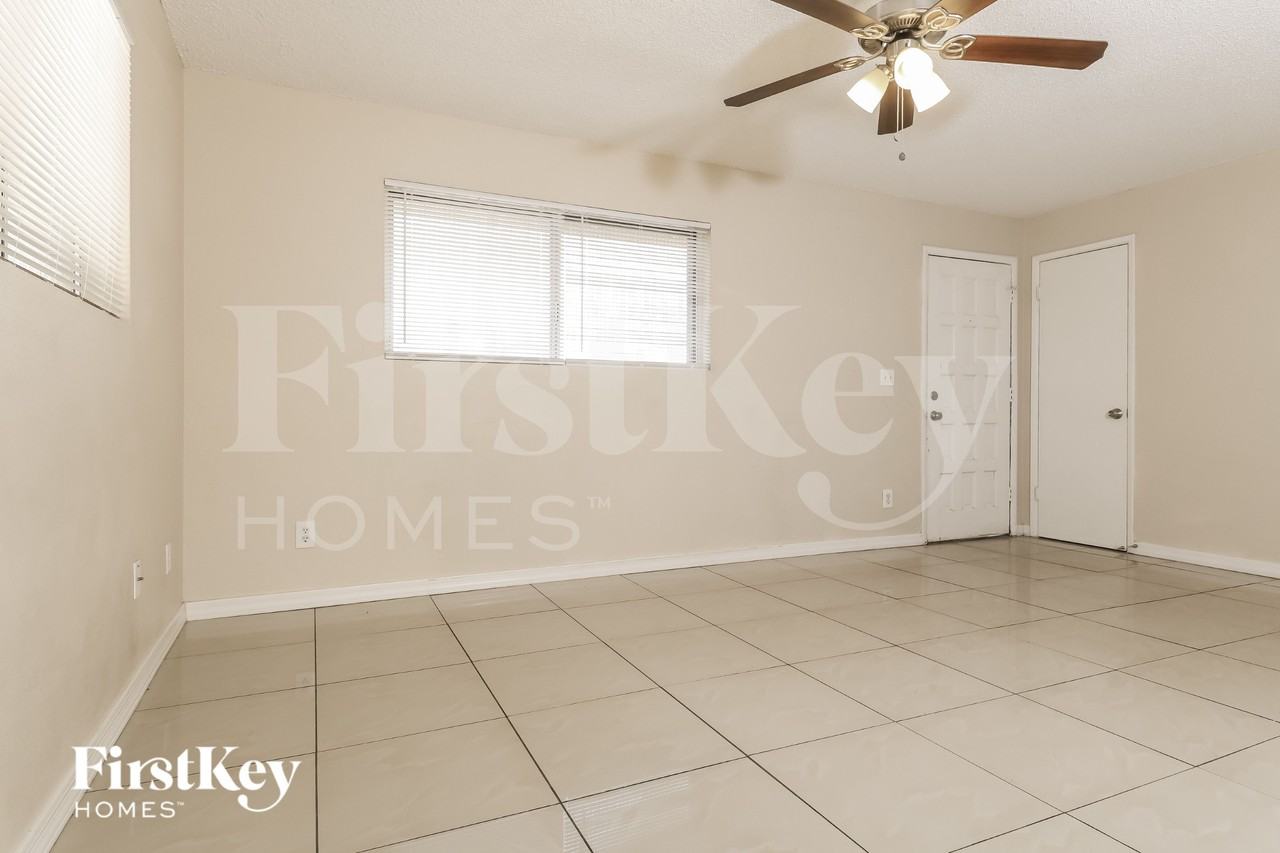 5903 W Hearn Rd - Photo 4 of 15