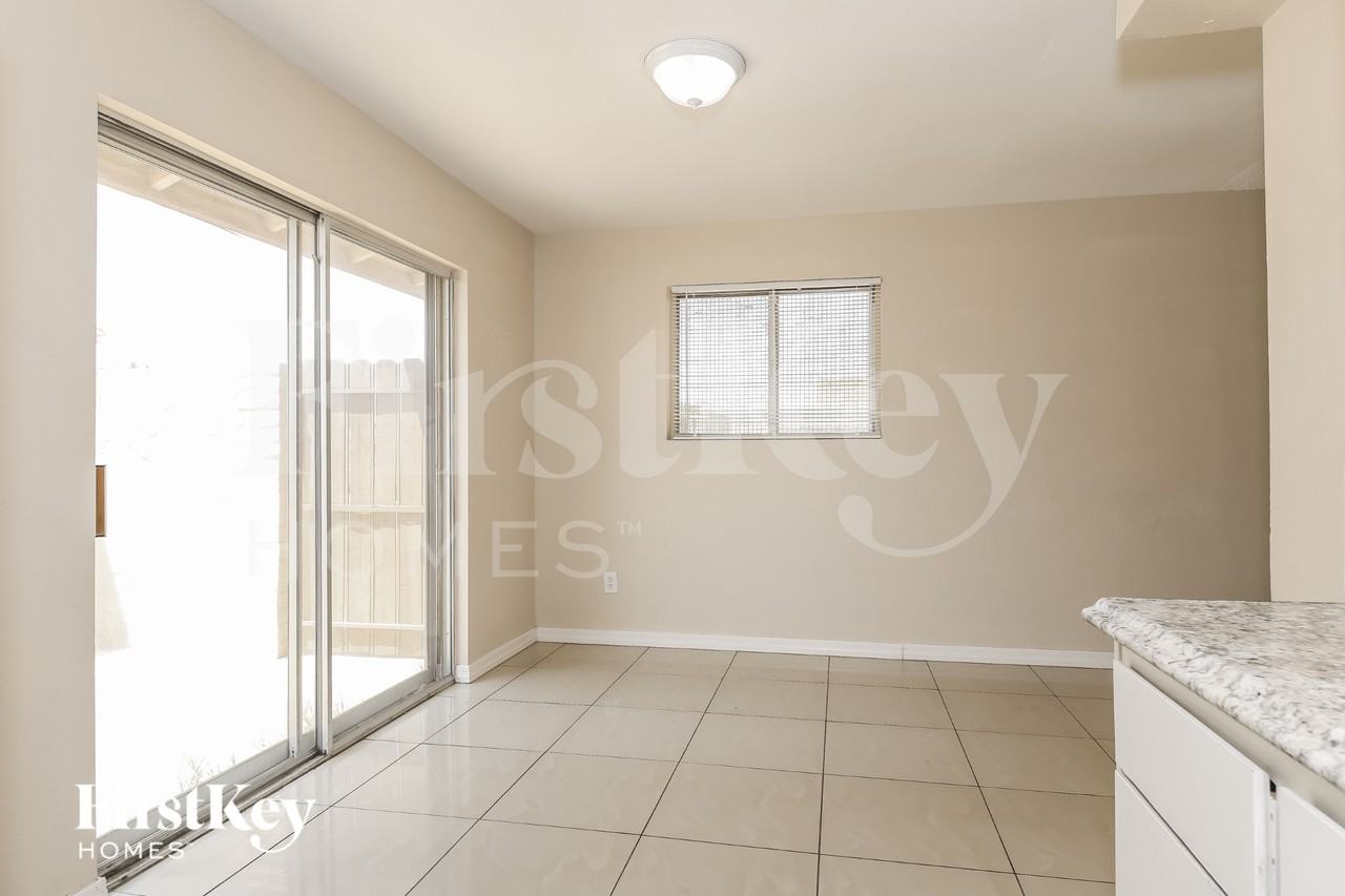 5903 W Hearn Rd - Photo 5 of 15