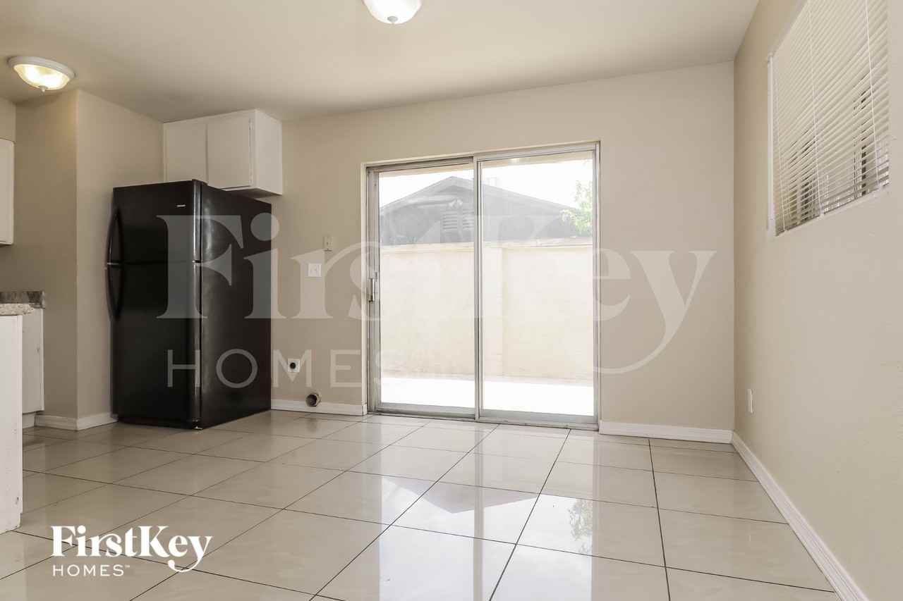 5903 W Hearn Rd - Photo 6 of 15