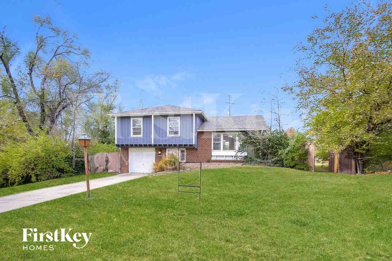 5902 E 95th Ter - Photo 2 of 15