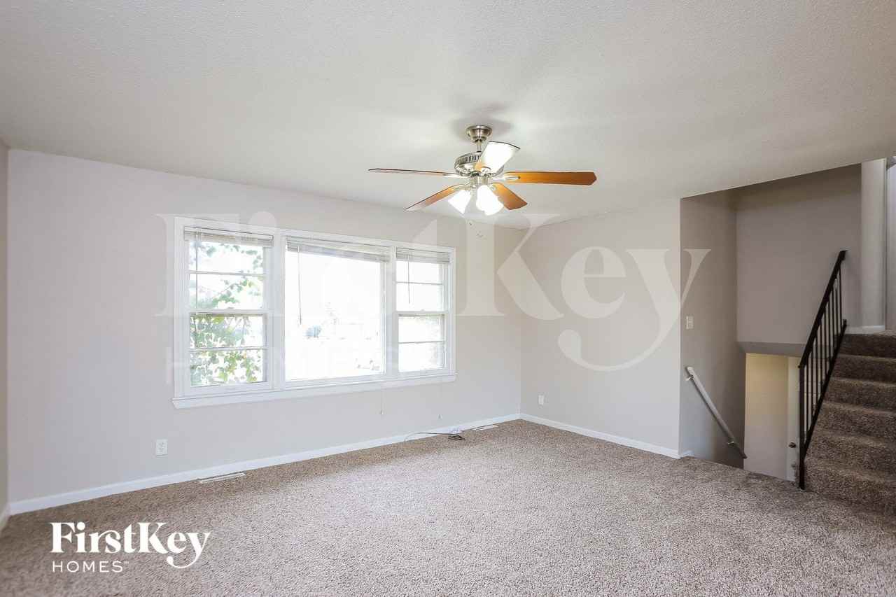 5902 E 95th Ter - Photo 3 of 15