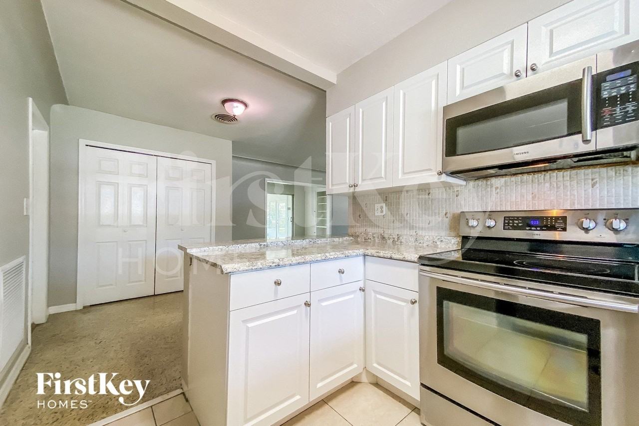 5900 Grove St S - Photo 5 of 15