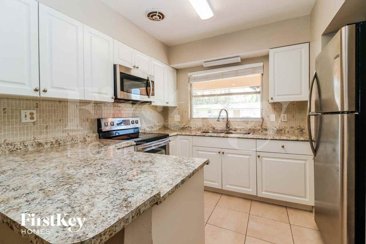 5900 Grove St S - Photo 6 of 15