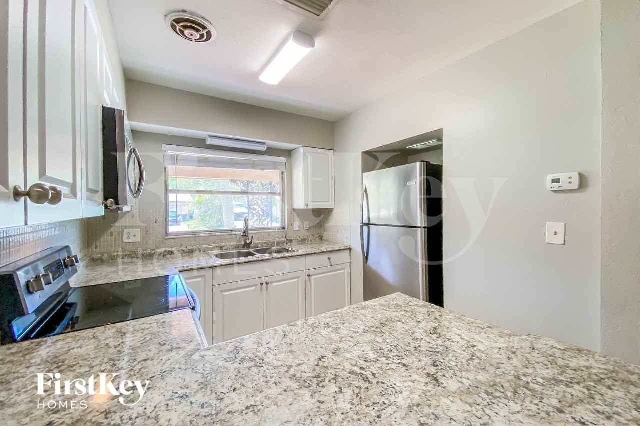 5900 Grove St S - Photo 7 of 15