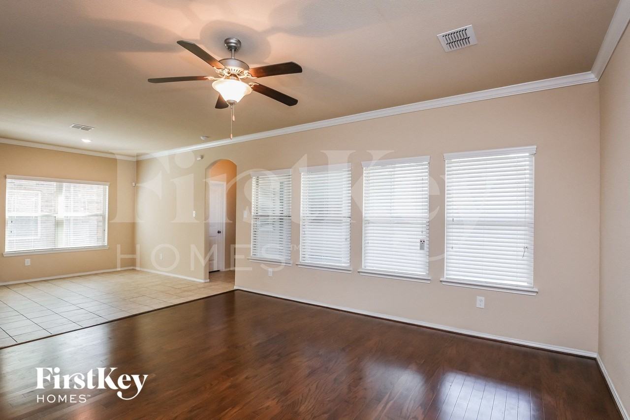 5861 Bindweed St - Photo 3 of 15