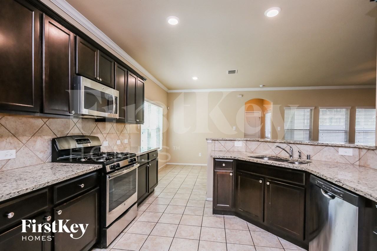 5861 Bindweed St - Photo 6 of 15