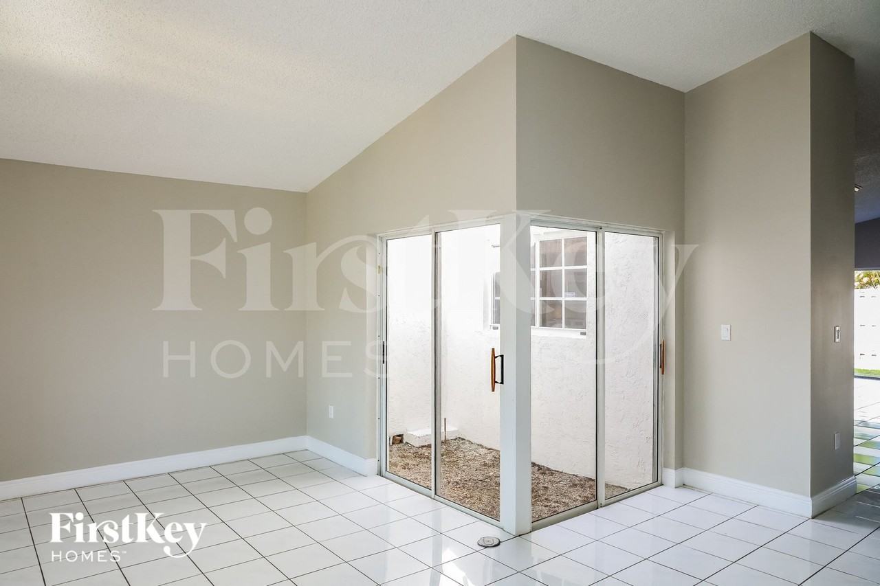 5860 Mimi - Photo 4 of 15