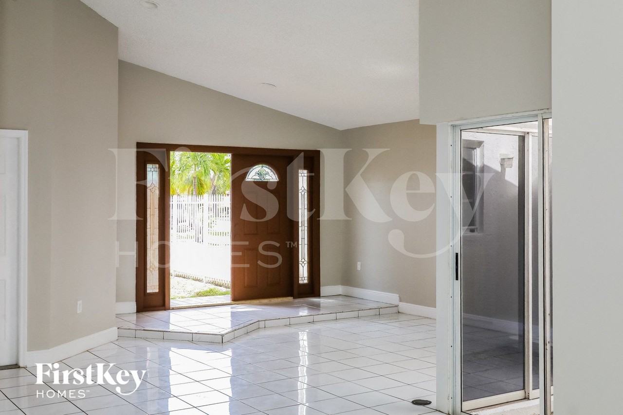 5860 Mimi - Photo 5 of 15