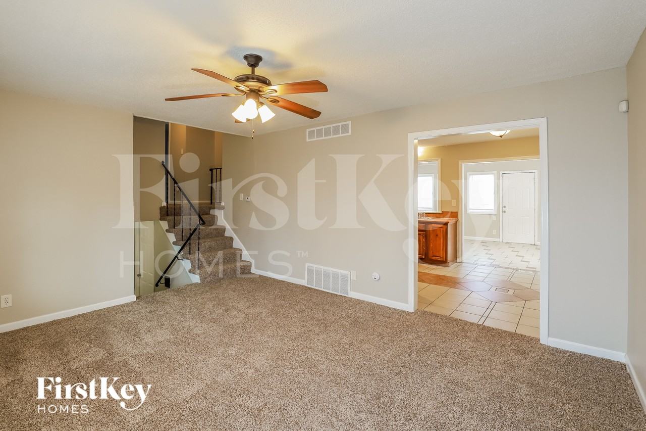 5808 E 96th Ter - Photo 3 of 16