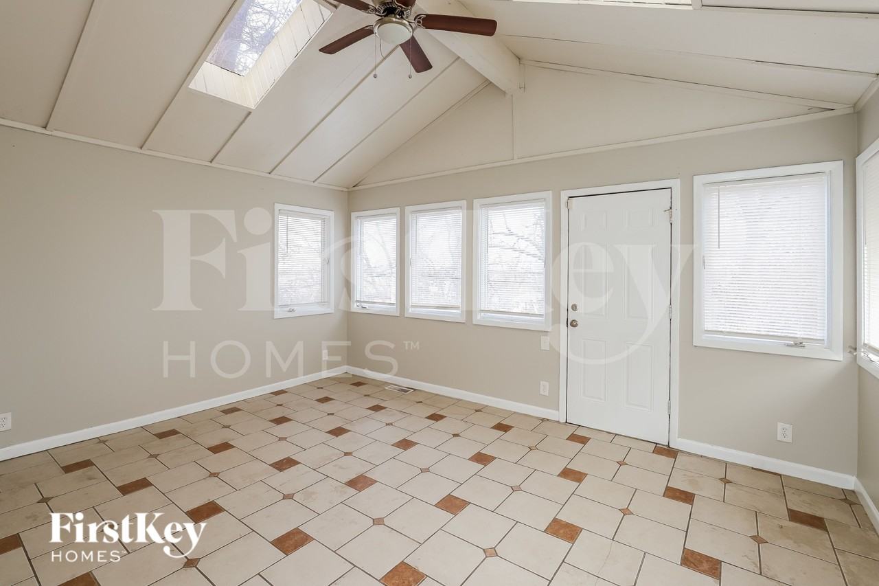 5808 E 96th Ter - Photo 5 of 16